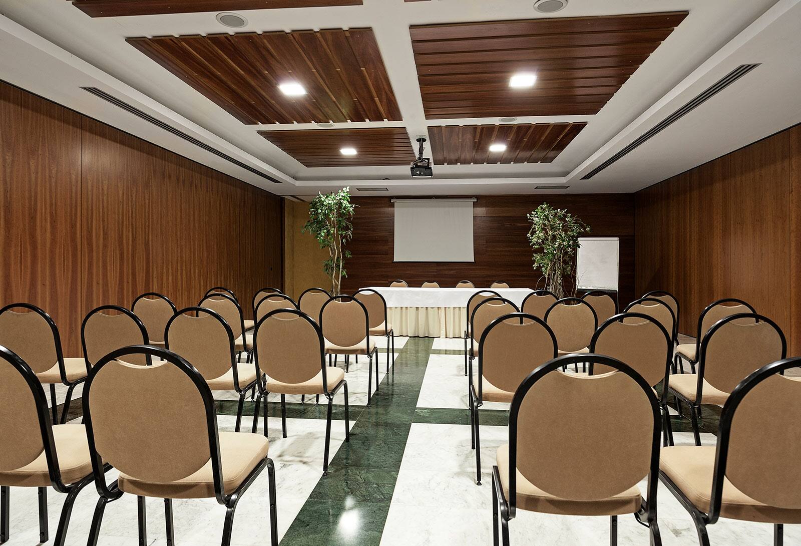 Salón, La Niña Salón, La Niña